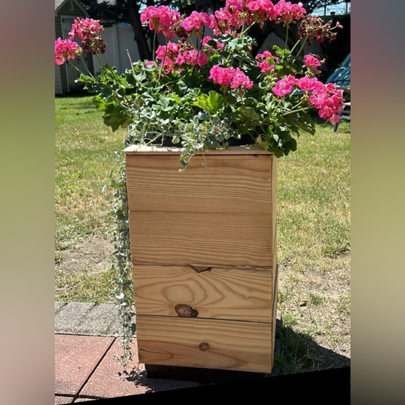 Planter Box Only Offered in the NY 11795 Zip Code Area.  Plants not included - Picture 3 of 4